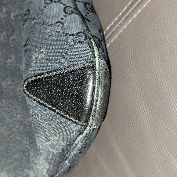 Black Gucci purse - Picture 8 of 10